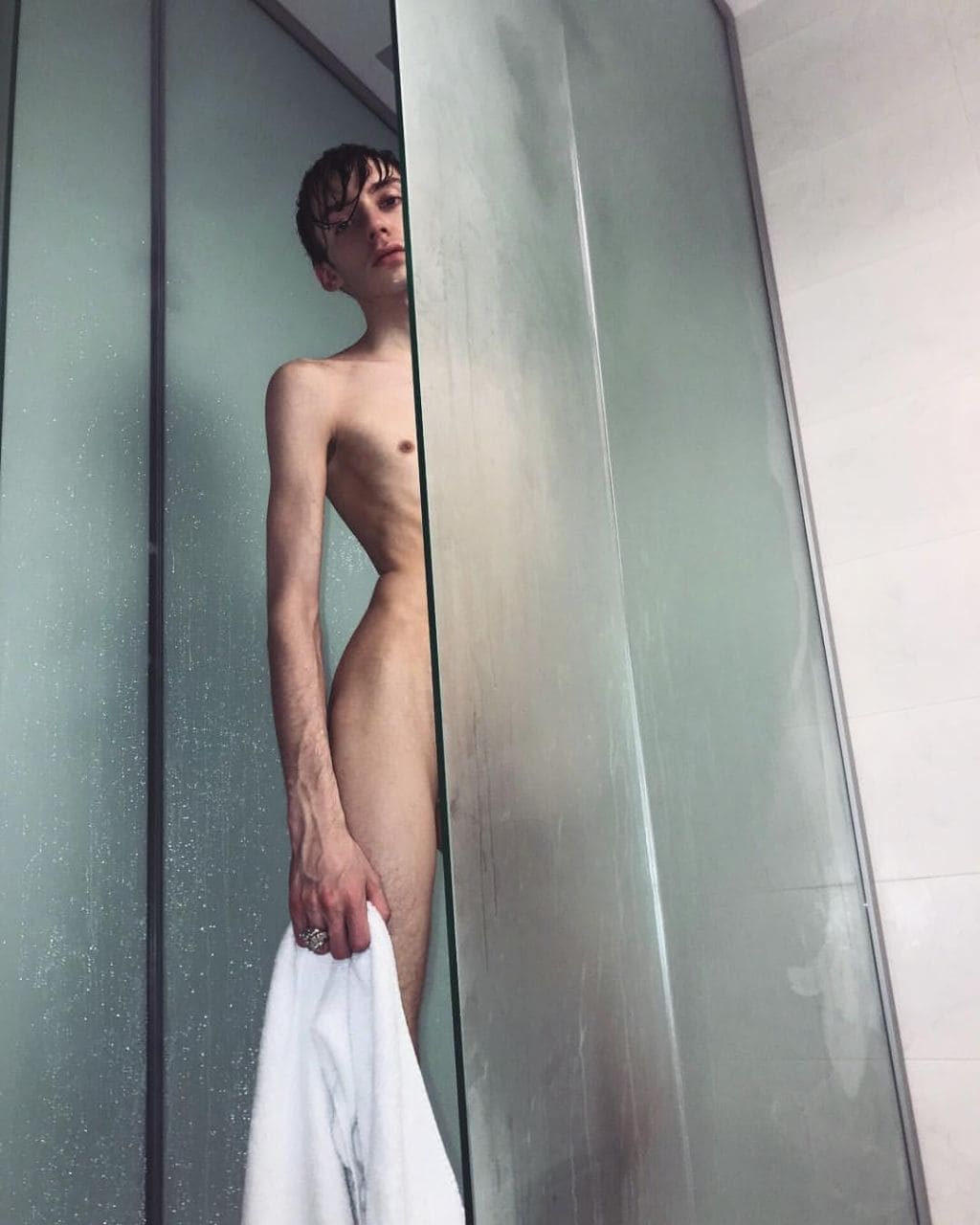 Поэтому как ни странно, в интернете имеется пикантный слив Андрея Петрова. 